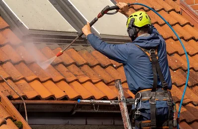 Démoussage et hydrofuge de toiture à Aujols